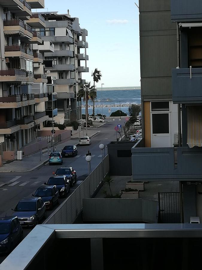 Levante Waterfront Бари Екстериор снимка